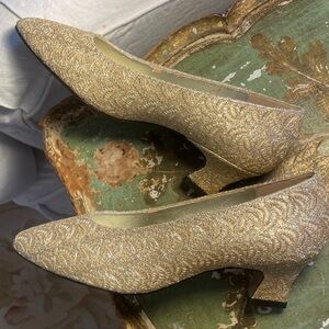 Jacques Levine brocade vintage pumps . Size 7 1/2 medium. NBW